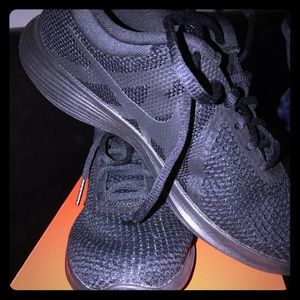 Nike Revolution 4 Shoes